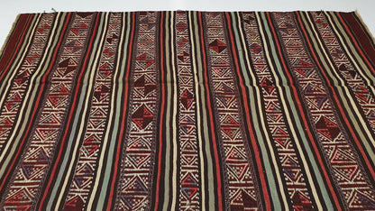 Small Vintage Kilim rug,Turkish Area Kilim Rug,  4x7 Kİlim rug ,One of a kind Kid room Kilim rug, Farmhouse  ,Embroidery rug,Handmade,2529