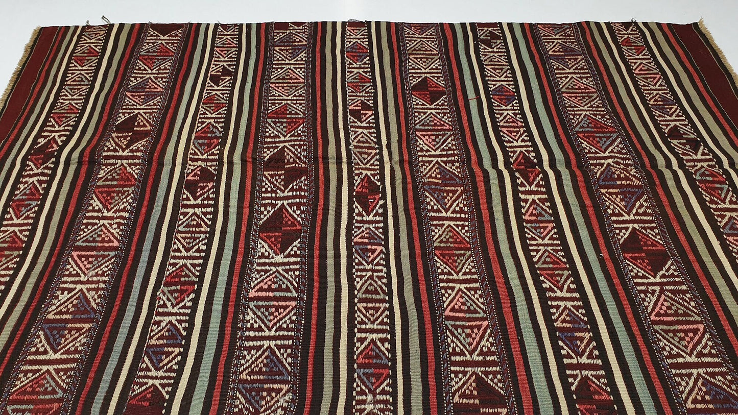 Small Vintage Kilim rug,Turkish Area Kilim Rug,  4x7 Kİlim rug ,One of a kind Kid room Kilim rug, Farmhouse  ,Embroidery rug,Handmade,2529