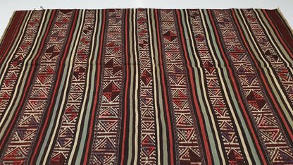Small Vintage Kilim rug,Turkish Area Kilim Rug,  4x7 Kİlim rug ,One of a kind Kid room Kilim rug, Farmhouse  ,Embroidery rug,Handmade,2529
